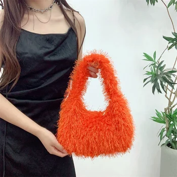 Новая модная женская маленькая квадратная сумка, Корейская повседневная плюшевая сумка из искусственного меха, Большая вместительная Зимняя милая мини-сумка на запястье 2023