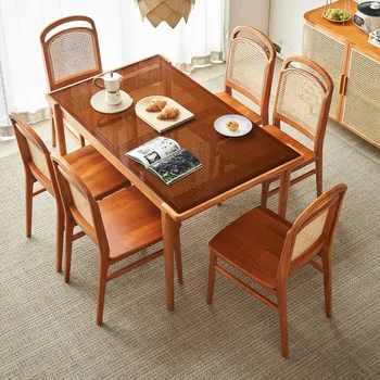 Сочетание обеденного стола и стула из массива скандинавского ротанга, современная минималистичная домашняя столовая, прямоугольный стол на несколько персон