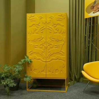 Шкаф для сервировки стола, шкаф для хранения в итальянском стиле, шкаф для хранения, окрашенный желтой краской, у стены